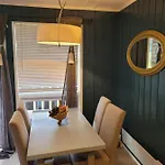 Friends & Family At Alpinlandsby/oyer Center Apartamento